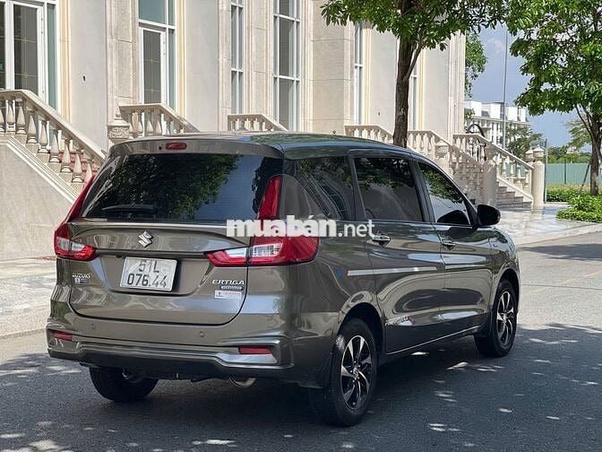 Suzuki Ertiga 2023 hybrid chuẩn gia đình 10000 km