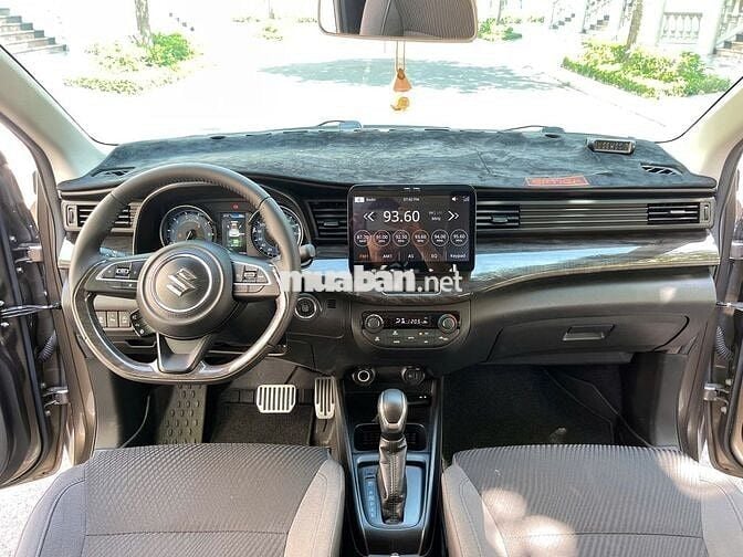 Suzuki Ertiga 2023 hybrid chuẩn gia đình 10000 km