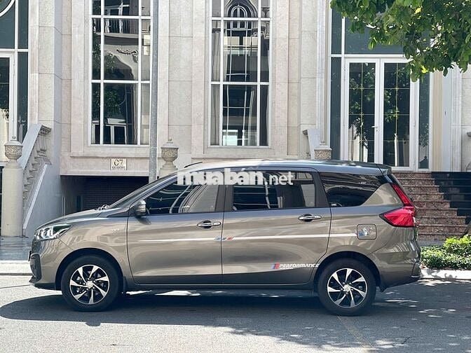 Suzuki Ertiga 2023 hybrid chuẩn gia đình 10000 km