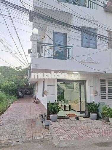 Nhà phố nhưng giá không lố mà xe hơi tới nhà