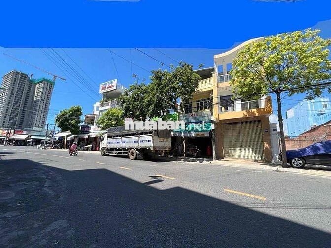 Cần bán căn nhà 3 tầng - Mặt tiền đường Dã Tượng