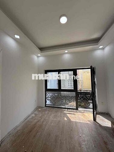 Lô góc 1 trệt 3 lầu BTCT 3PN4WC HXH gần chợ Phạm Văn Hai Tân Bình 5.5T