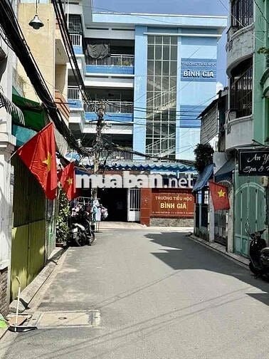 Lô góc 1 trệt 3 lầu BTCT 3PN4WC HXH gần chợ Phạm Văn Hai Tân Bình 5.5T