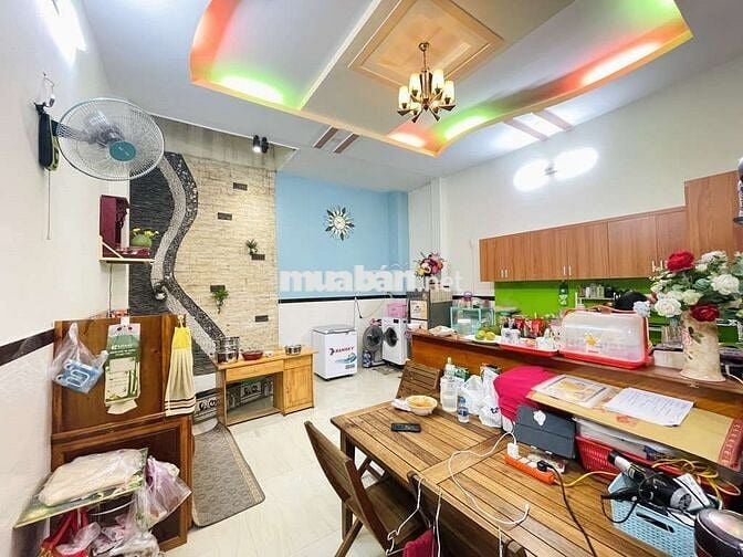 NHÀ MẶT TIỀN 15 M - Có LỀ  - GIÁ CHỈ Bằng Nhà nhỏ quận Tân Bình