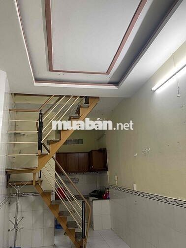 Cần bán gấp căn nhà. nguyên hồng p11. bình Thạnh. hẻm 91/