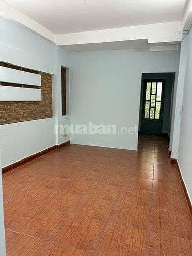 2PHÒNG TRỌ MẶT TIỀN LŨY BÁN BÍCH, hơn30m2, trên lầu có cửa sổ,ban công