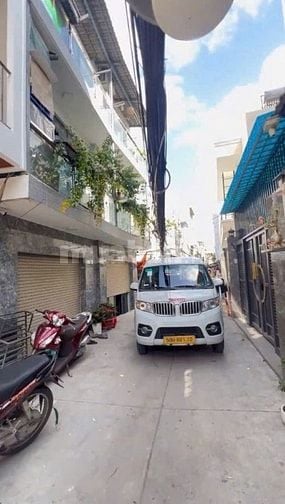 Nhà công năng lớn Bùi Văn Ba, 04 Tầng, DT ~35m2