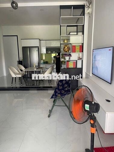 Nhà cấp 4 cho thuê hẻm oto full nội thất