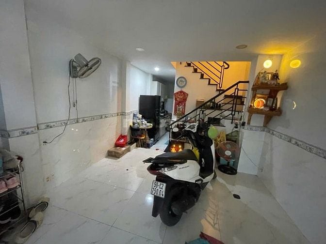 Nhà công năng lớn Bùi Văn Ba, 04 Tầng, DT ~35m2