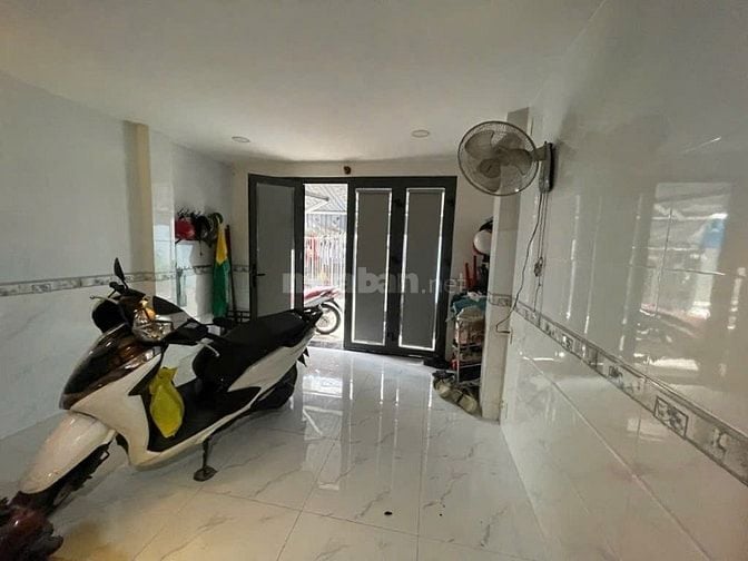 Nhà công năng lớn Bùi Văn Ba, 04 Tầng, DT ~35m2