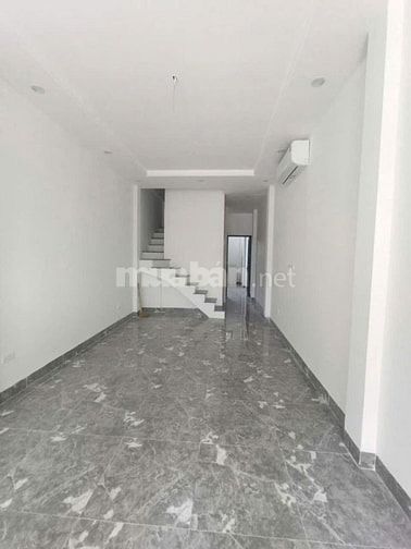 NHÀ MỚI LA THÀNH PHÂN LÔ - OTO VÀO NHÀ - TRUNG TÂM GẦN 2 BỆNH VIỆN LỚN