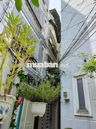 Cho thuê nhà riêng tại Huỳnh Văn Bánh, 18 triệu, 30m2, 4PN, 4WC