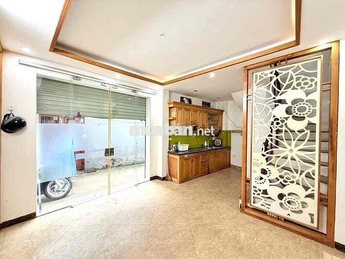 Lô Góc Trần Thái Tông 35m2 - 5 Tầng - Gần Phố - Ngõ Thông - Giá 7,5Tỷ