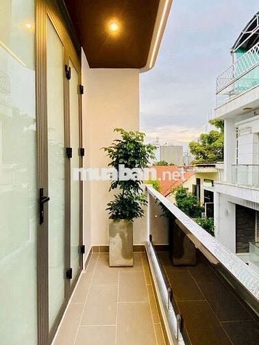 Nhà Gò Vấp hẻm xe hơi cách mặt tiền 10m 3 tầng 3 phòng Đường số 8 P11