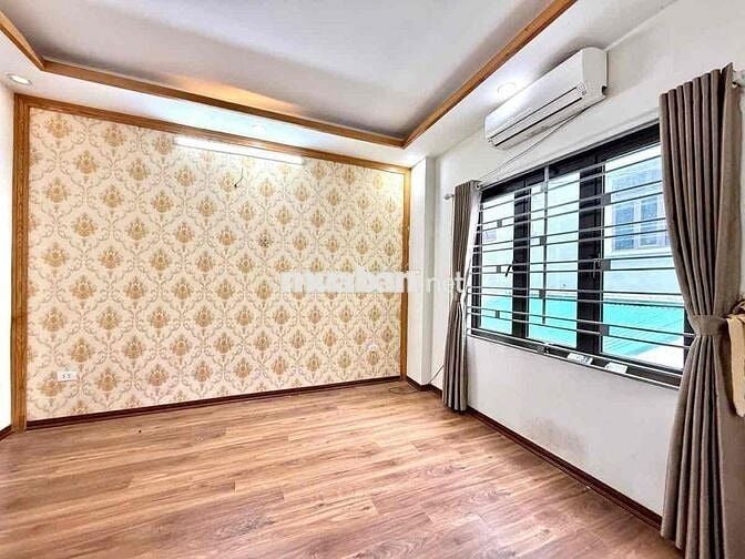 Lô Góc Trần Thái Tông 35m2 - 5 Tầng - Gần Phố - Ngõ Thông - Giá 7,5Tỷ