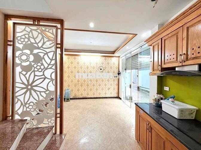 Lô Góc Trần Thái Tông 35m2 - 5 Tầng - Gần Phố - Ngõ Thông - Giá 7,5Tỷ