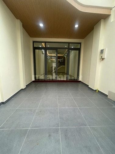 Hạ giá nhà Lê Văn Sỹ, Q3 còn 2tỷ950, 1T2L có sân để xe. SHR chính chủ.