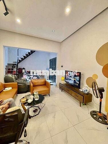 Kim giang 85m 3 tầng Mt 5 m hơn 11 tỷ