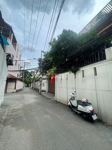 Hạ giá nhà Lê Văn Sỹ, Q3 còn 2tỷ950, 1T2L có sân để xe. SHR chính chủ.