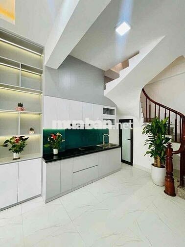 Lô Góc Cầu Giấy 35m2 - 5 Tầng - Gần Phố - Tiện Ích - Giá 7,8 Tỷ