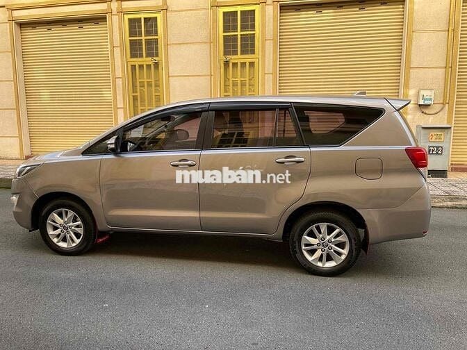 Toyota Innova 2017 2.0E - 110000 km