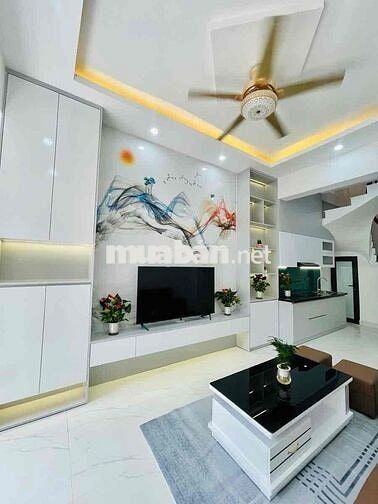 Lô Góc Cầu Giấy 35m2 - 5 Tầng - Gần Phố - Tiện Ích - Giá 7,8 Tỷ