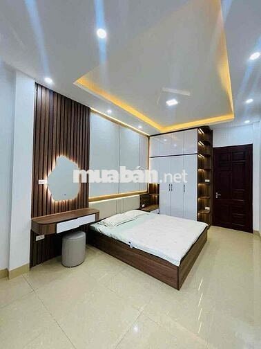 Lô Góc Cầu Giấy 35m2 - 5 Tầng - Gần Phố - Tiện Ích - Giá 7,8 Tỷ