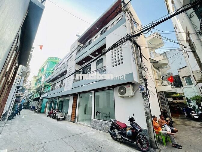 NGANG 18M CĂN GÓC 3 MẶT HẺM Ô TÔ TRÁNH 3 TẦNG 4 PN MASTER 2 MBKD