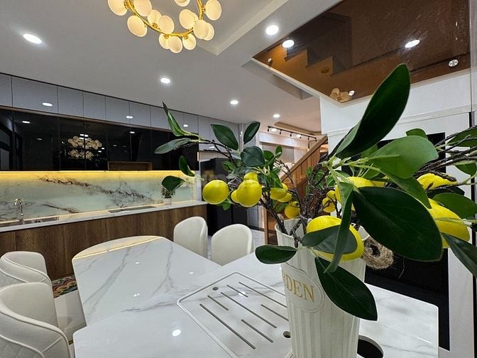 2lầu (4,7mx11m=51,7m2) mặt tiền thụt (sát, liền kề m.tiền) Ngô Đức Kế