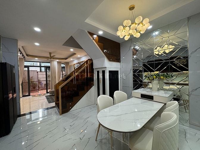 2lầu (4,7mx11m=51,7m2) mặt tiền thụt (sát, liền kề m.tiền) Ngô Đức Kế