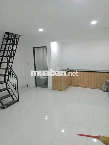 Quận 4, nhà 2 tầng 2 phòng ngủ, hẻm 3m, shr, 2.x tỷ