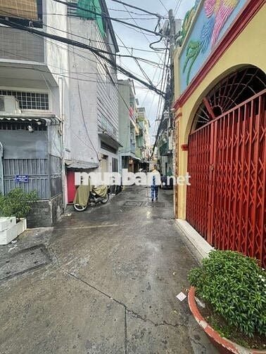 Quận 4, nhà 2 tầng 2 phòng ngủ, hẻm 3m, shr, 2.x tỷ