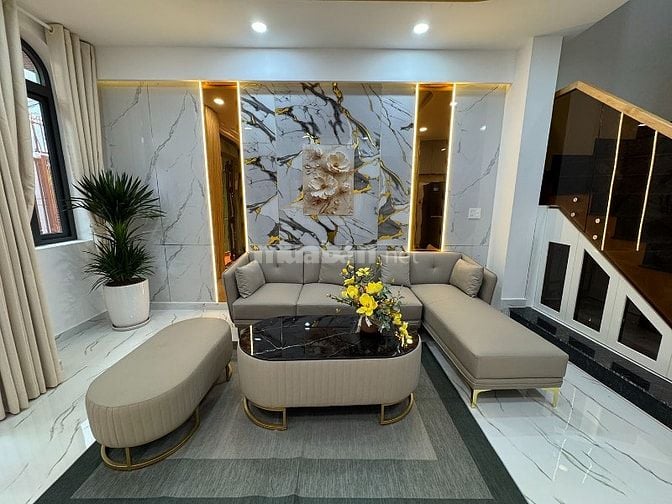 2lầu (4,7mx11m=51,7m2) mặt tiền thụt (sát, liền kề m.tiền) Ngô Đức Kế