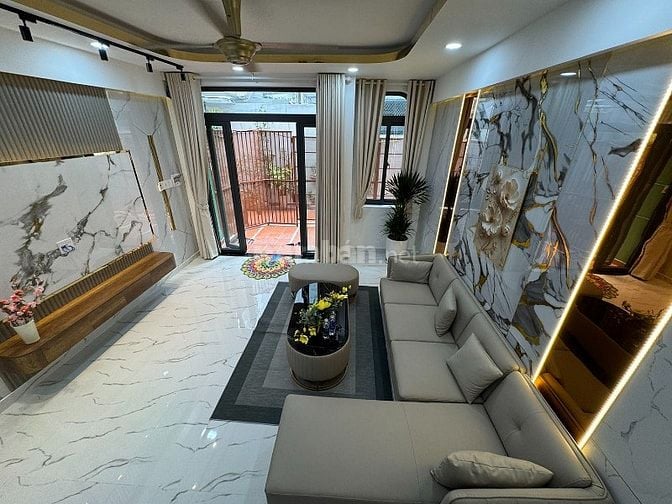 2lầu (4,7mx11m=51,7m2) mặt tiền thụt (sát, liền kề m.tiền) Ngô Đức Kế