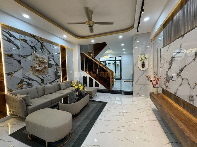 2lầu (4,7mx11m=51,7m2) mặt tiền thụt (sát, liền kề m.tiền) Ngô Đức Kế