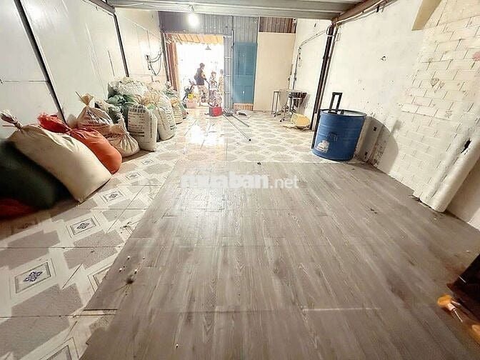 Hót hót hót 4tr nhà cấp 4...4×12 gác lửng thấp xe ô tô tới nhà.mả lò