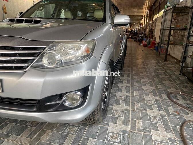 Toyota Fortuner 2015 2.5G 4x2 - 290000 km