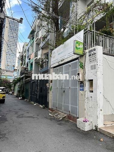 Mặt bằng kề ngã tư kinh doanh hay làm văn phòng công ty