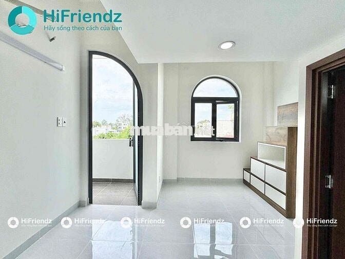 Phòng Full nội thất, ban công, Gần đh Hutech, Văn Lang, Tầm Vu