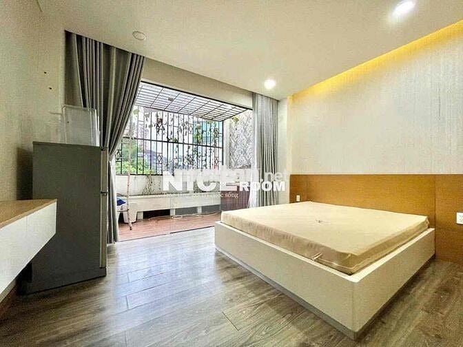 Cho Thuê Căn Hộ Cao Cấp 2 Phòng Ngủ Gần Trường Đại Học Tiện Qua Q1