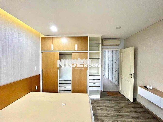 Cho Thuê Căn Hộ Cao Cấp 2 Phòng Ngủ Gần Trường Đại Học Tiện Qua Q1