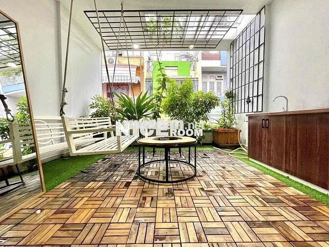 Cho Thuê Căn Hộ Cao Cấp 2 Phòng Ngủ Gần Trường Đại Học Tiện Qua Q1