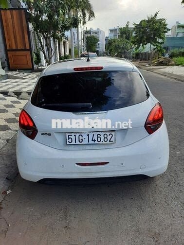 Peugeot 208 2015 1.6L AT - 80000 km