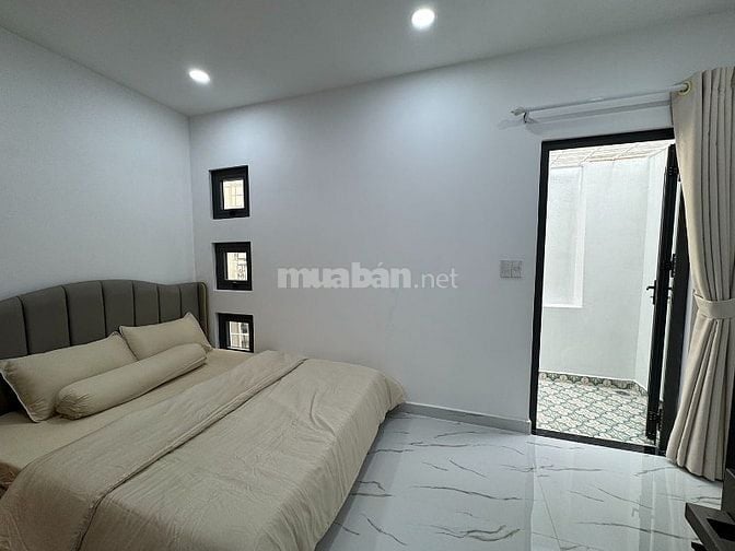 2lầu (4,7mx11m=51,7m2) mặt tiền thụt (sát, liền kề m.tiền) Ngô Đức Kế