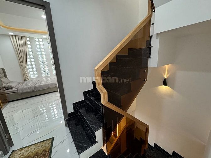 2lầu (4,7mx11m=51,7m2) mặt tiền thụt (sát, liền kề m.tiền) Ngô Đức Kế