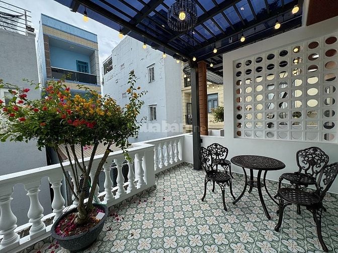 2lầu (4,7mx11m=51,7m2) mặt tiền thụt (sát, liền kề m.tiền) Ngô Đức Kế