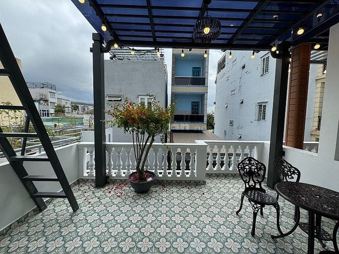2lầu (4,7mx11m=51,7m2) mặt tiền thụt (sát, liền kề m.tiền) Ngô Đức Kế