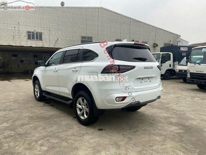 Isuzu MU-X B7 1.9 4X2 MT 2023