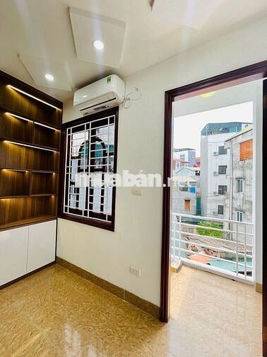 Nhà dân - Full nội thất - 30 m ra mặt phố - Giá tốt.