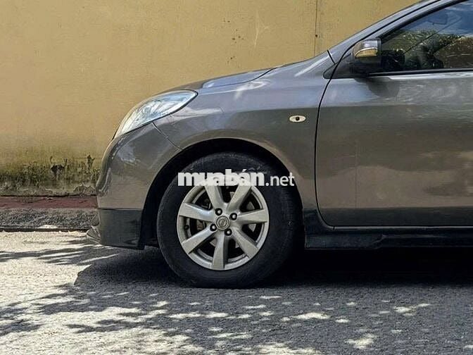 Bán Nissan Sunny Premium AT 2017